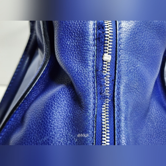 Alexander McQueen Ultramarine Leather Skull Padlock Large Zip Around Tote Bag - Picture 7 of 16